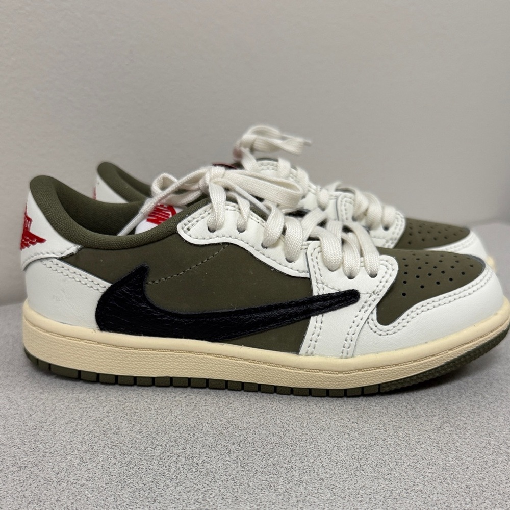 Travis Scott Reverse Olive Nike